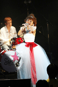 飯塚雅弓さんがライブツアー『Strawberry Summer Stories 2008』を開催！ニューアルバム『Stories』を軸に初となるストーリー仕立ての2部構成のステージを展開！！の画像-4