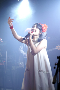 アーティスト・村田あゆみ2008年の総決算となる2ndライブ“村田あゆみ Live 2008「パピール♪」”レポート!志倉千代丸さんも応援ゲストに!!-1