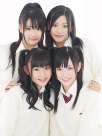 TVアニメ『BLUE DRAGON 天界の七竜』の主題歌「青い未来」を含むデビューシングル「初恋ダッシュ／青い未来」がヒット中の渡り廊下走り隊にインタビュー！-1