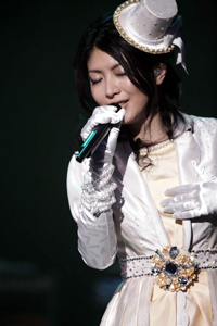 茅原実里さんが全国10カ所に及ぶセカンドライブツアー『Minori Chihara Live Tour 2009～Parade～』を開催中！ツアー初日、2月7日の神奈川・伊勢原市民文化会館の模様をレポート!!-1