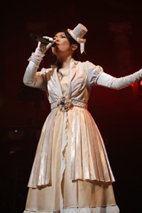 茅原実里さんが「Minori Chihara Live Tour 2009～Parade～」追加公演！パシフィコ横浜が酔いしれた魅惑の“みのりん”ボイスの全貌をレポート！-2