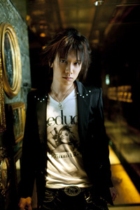 ついに始動した“アーティスト”KENN。1stマキシ「LIVIN' ON THE EDGE」に込められたテーマは“愛”！至極の 3曲を語るリリース記念インタビューをお届け！-1